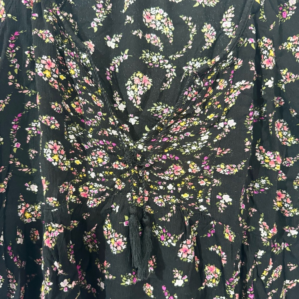 OLD NAVY women boho S LS SWG SEXY
BLACK PAISLEY shirt size medium